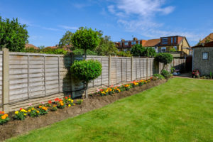 Neighbour-friendly fences